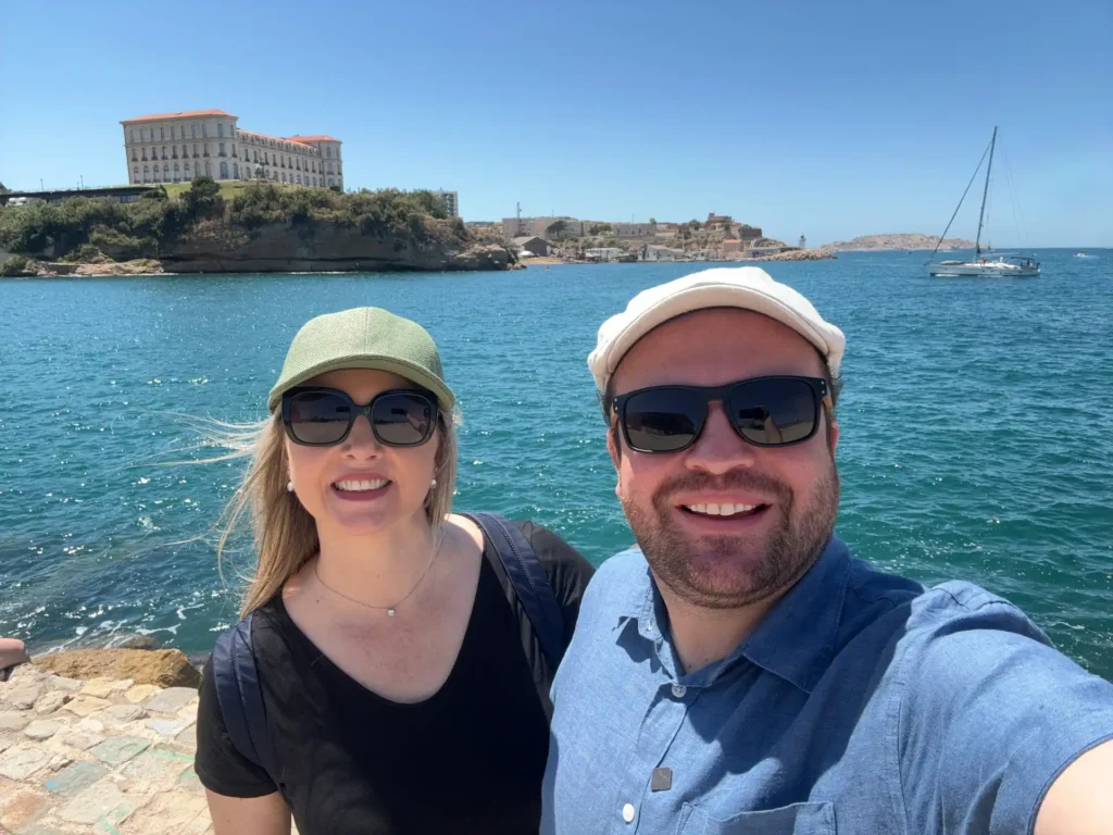 Conexão Bonjour em pontos turísticos de Cannes.